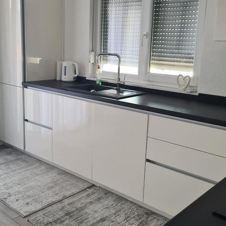 Apartment Merry - Free Garage & Parking Mostar Buitenkant foto