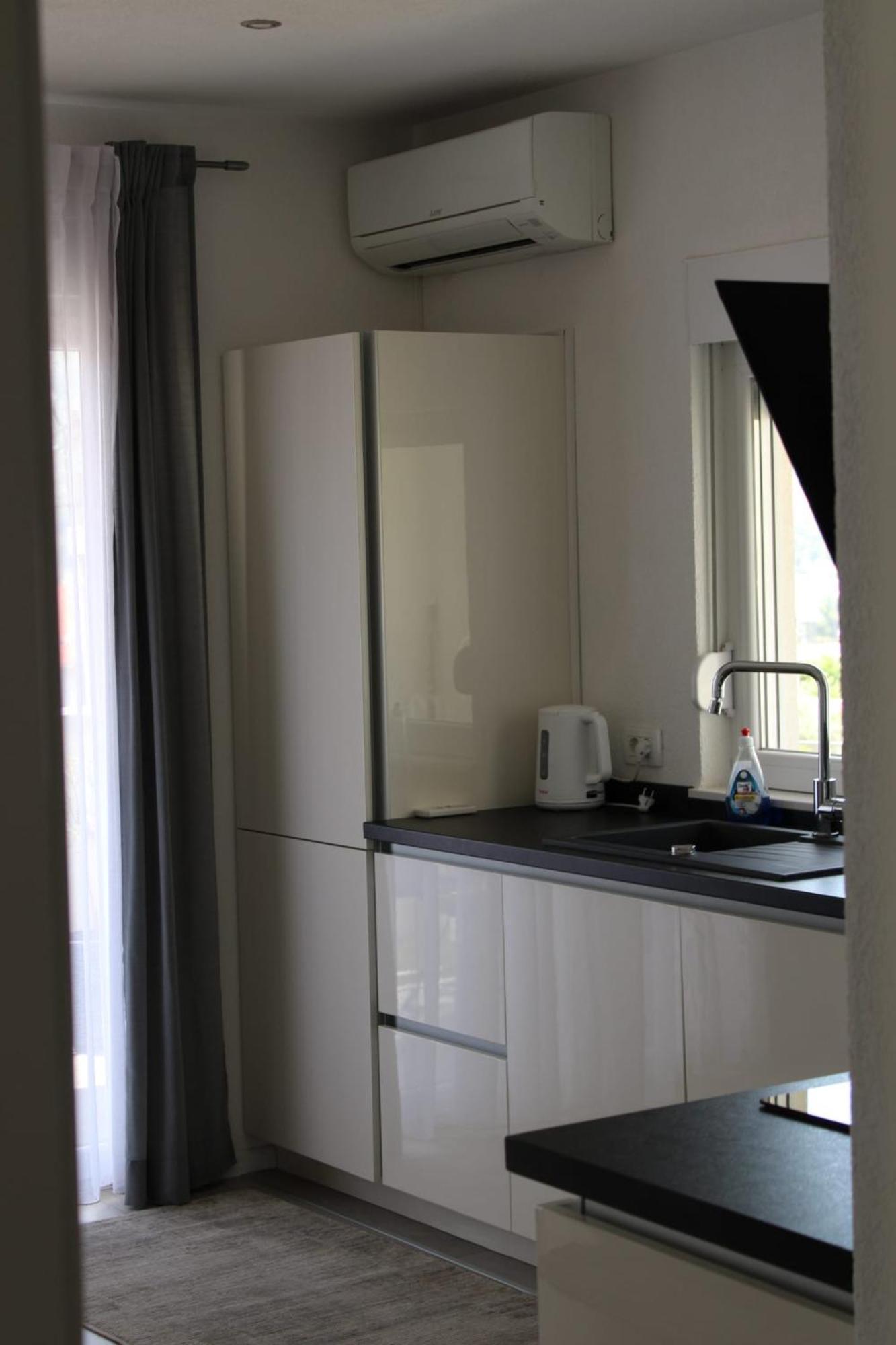 Apartment Merry - Free Garage & Parking Mostar Buitenkant foto