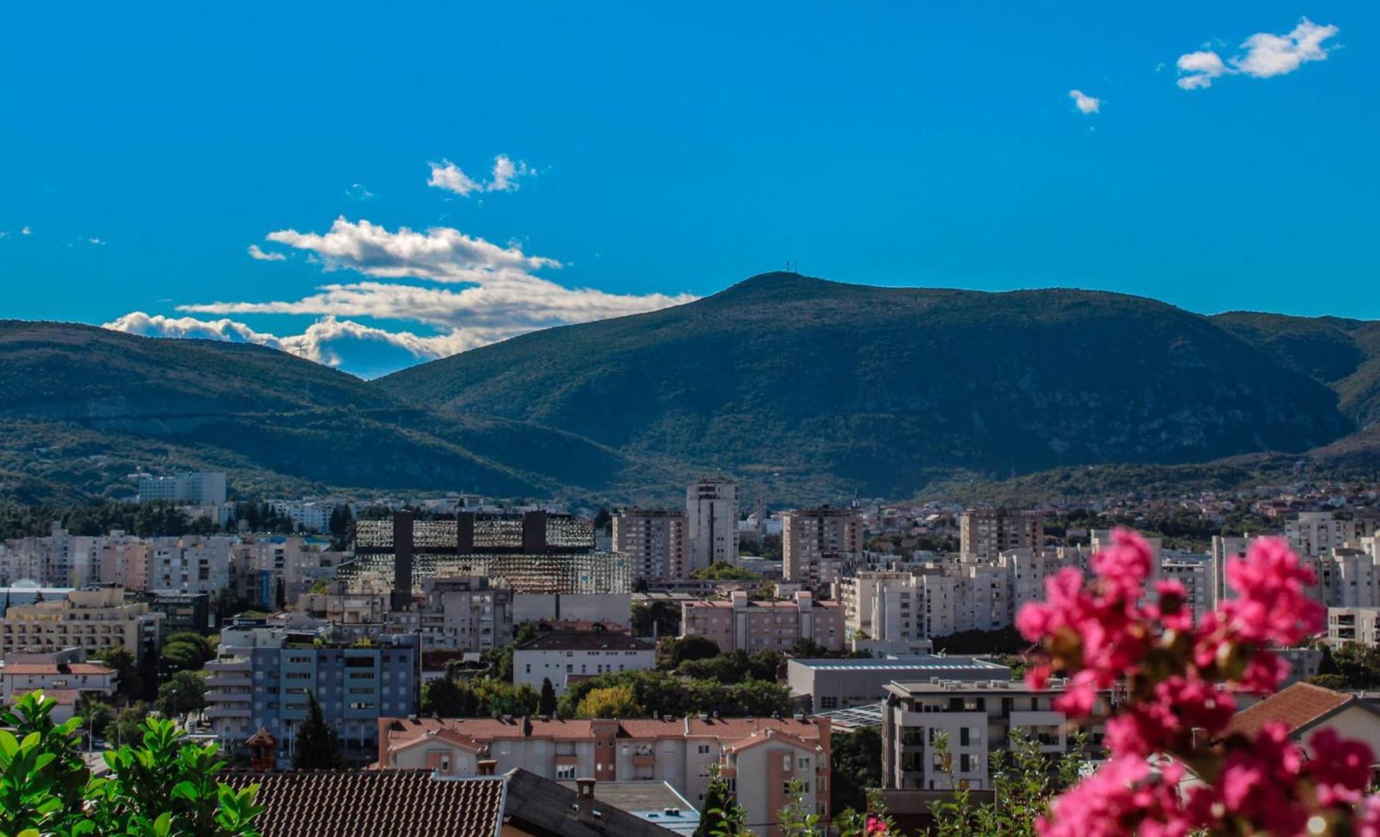 Apartment Merry - Free Garage & Parking Mostar Buitenkant foto