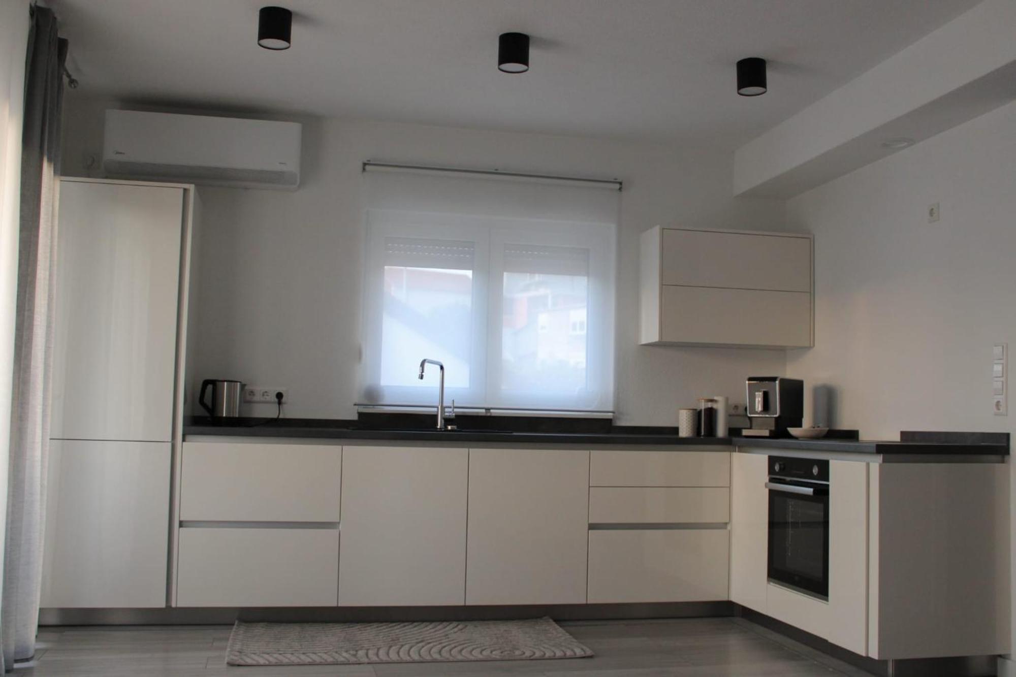 Apartment Merry - Free Garage & Parking Mostar Buitenkant foto